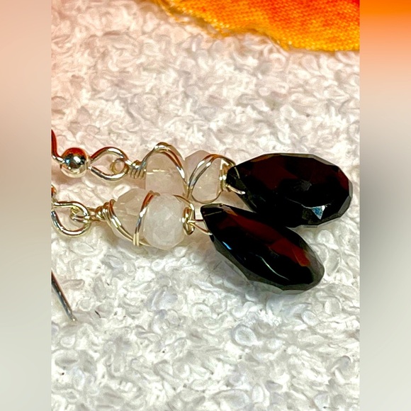 💋🎀genuine black onyx and blue flash moonstone glass earrings -NWT - Picture 4 of 7